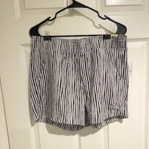 Old Navy Black and White shorts, size medium